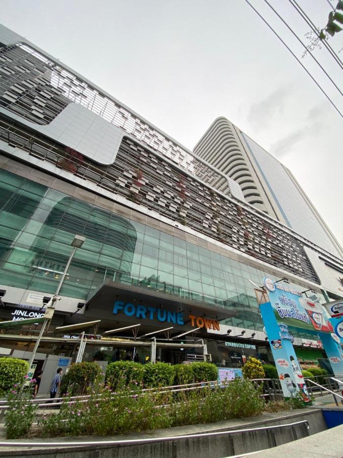 Sura Hostel Bangkok Near Mrt Phra Ram 9 Eksteriør billede
