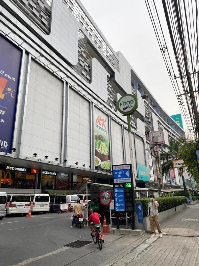 Sura Hostel Bangkok Near Mrt Phra Ram 9 Eksteriør billede