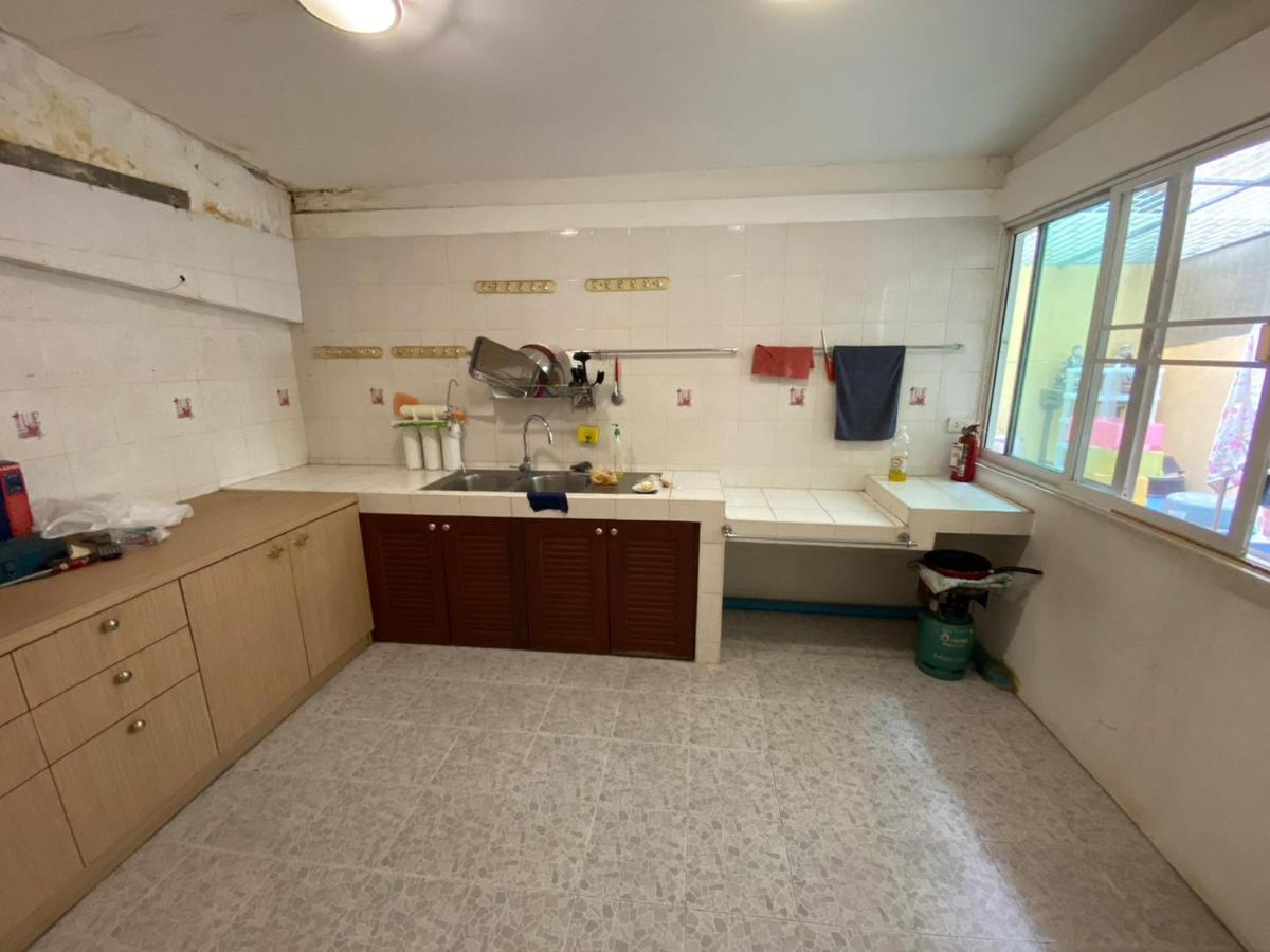 Sura Hostel Bangkok Near Mrt Phra Ram 9 Eksteriør billede