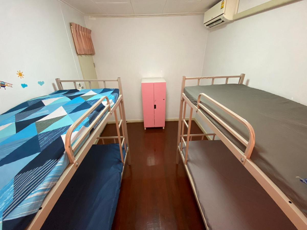 Sura Hostel Bangkok Near Mrt Phra Ram 9 Eksteriør billede