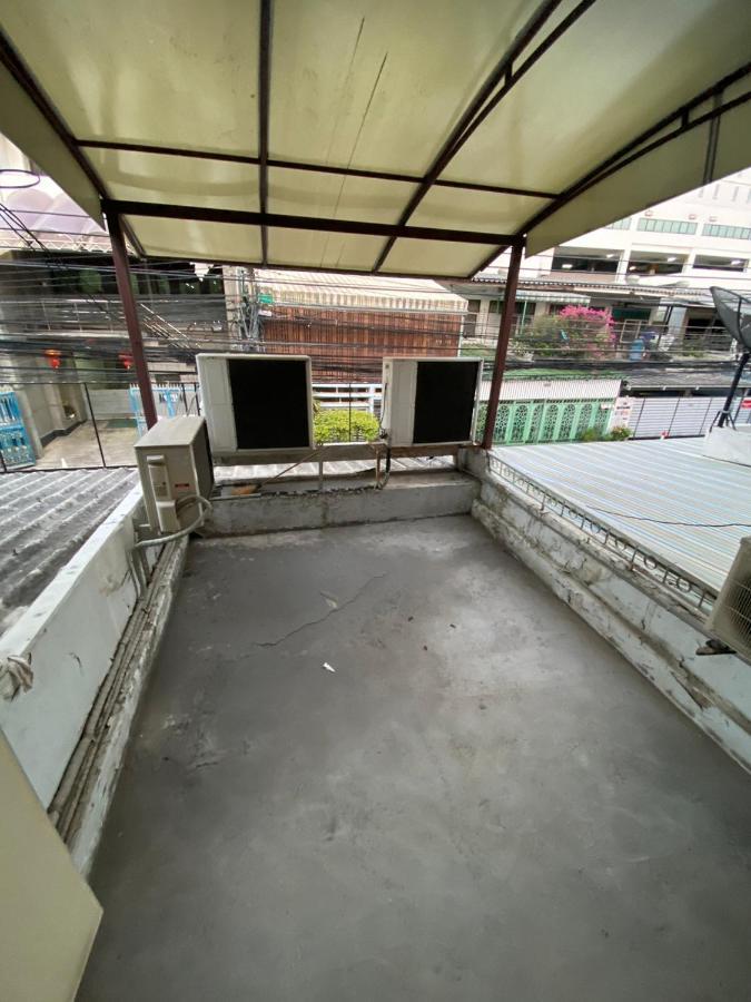 Sura Hostel Bangkok Near Mrt Phra Ram 9 Eksteriør billede