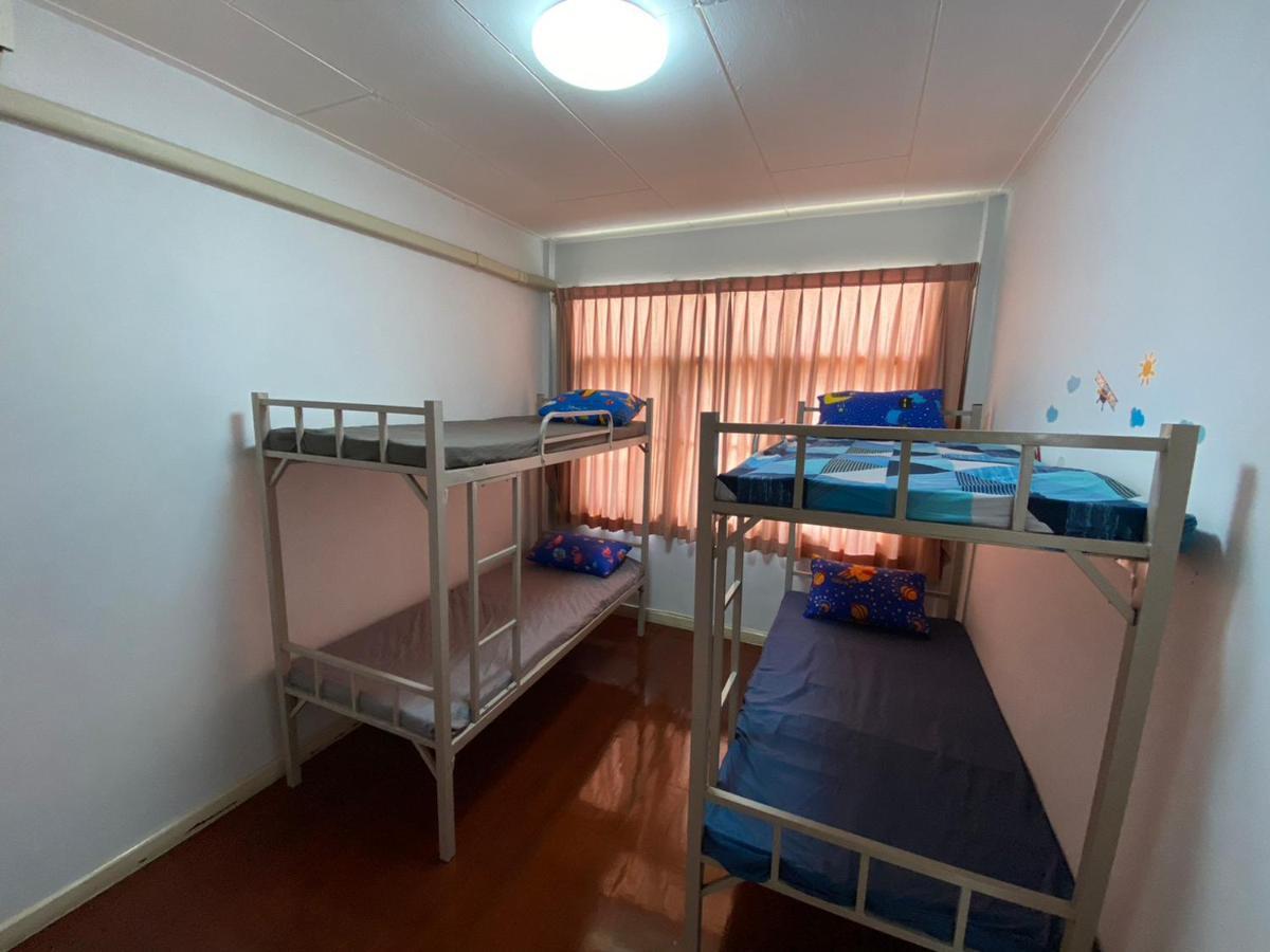 Sura Hostel Bangkok Near Mrt Phra Ram 9 Eksteriør billede
