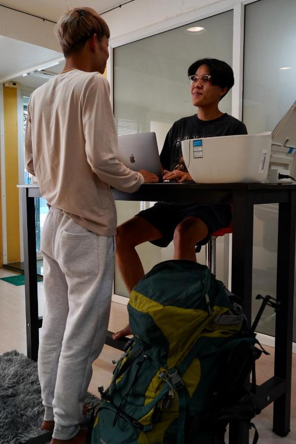 Sura Hostel Bangkok Near Mrt Phra Ram 9 Eksteriør billede