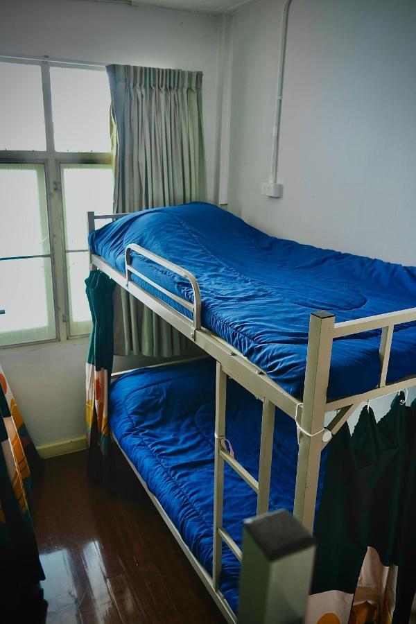 Sura Hostel Bangkok Near Mrt Phra Ram 9 Eksteriør billede