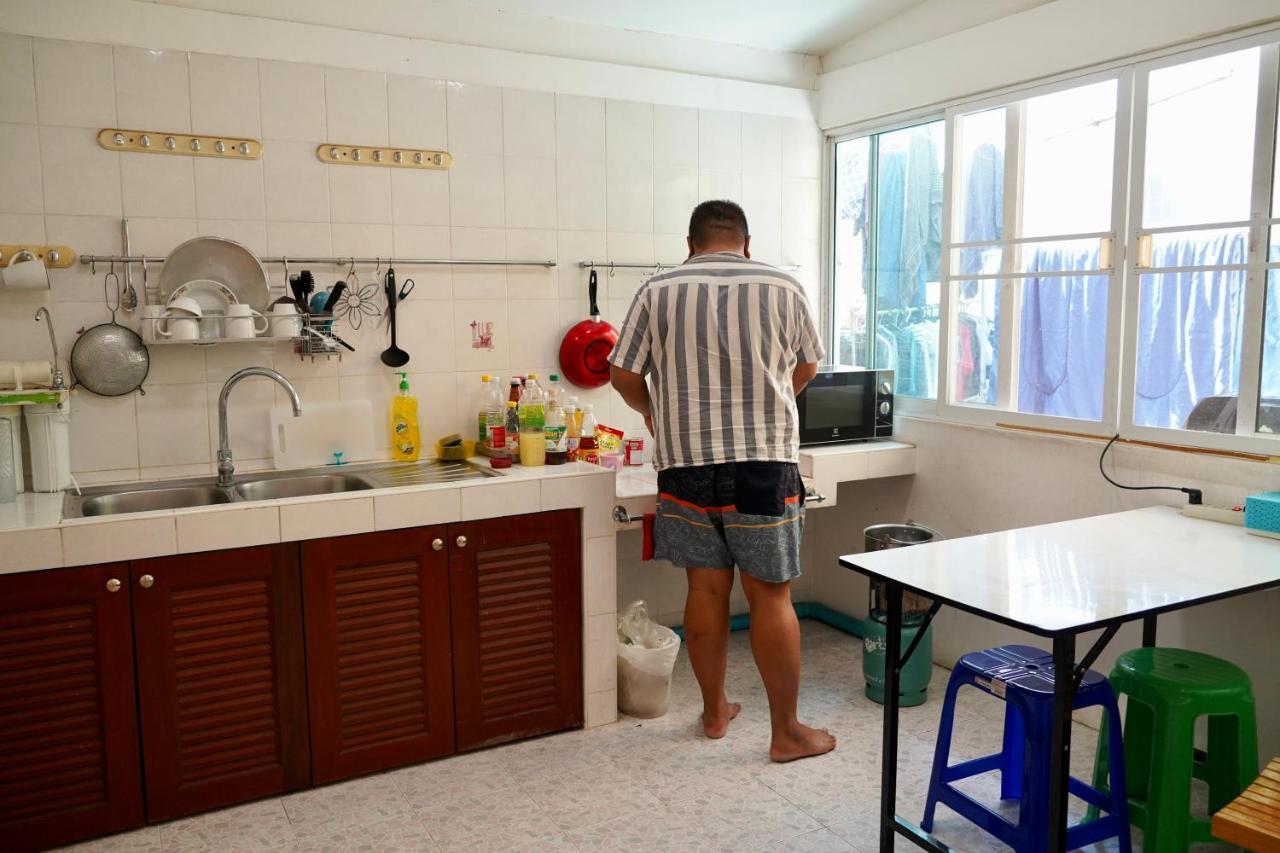 Sura Hostel Bangkok Near Mrt Phra Ram 9 Eksteriør billede