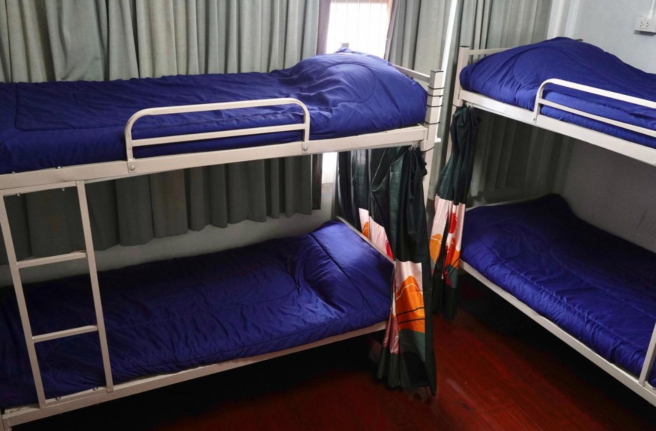 Sura Hostel Bangkok Near Mrt Phra Ram 9 Eksteriør billede