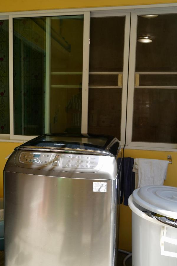 Sura Hostel Bangkok Near Mrt Phra Ram 9 Eksteriør billede