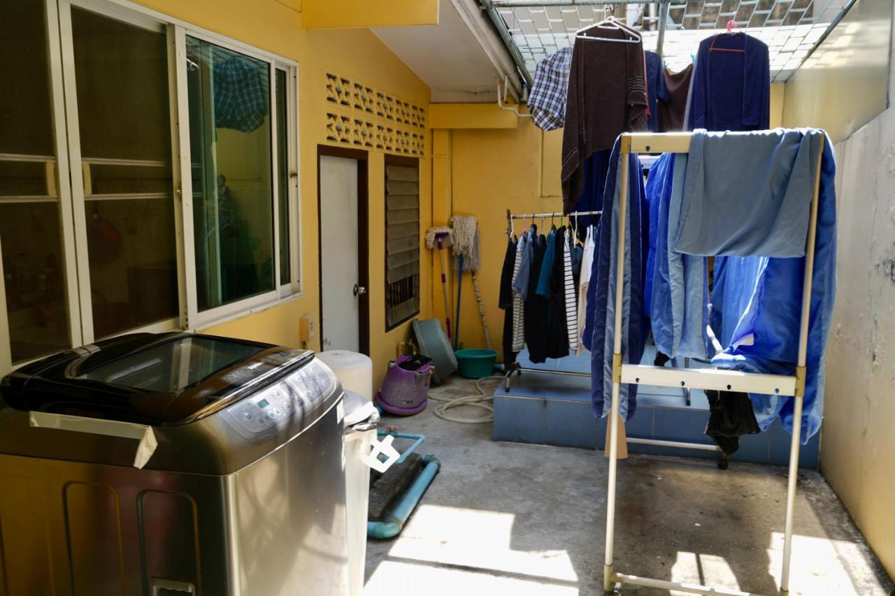 Sura Hostel Bangkok Near Mrt Phra Ram 9 Eksteriør billede