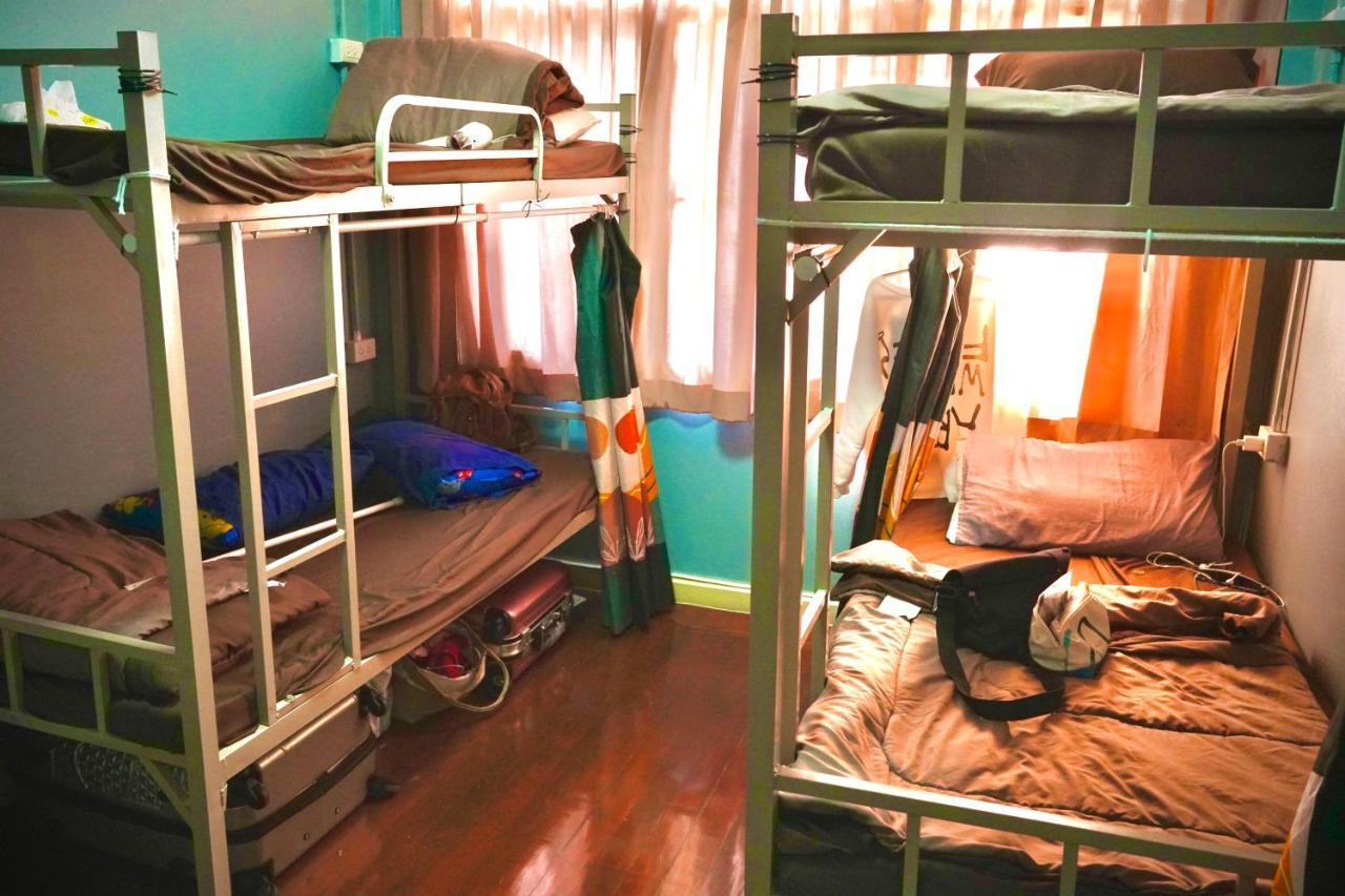 Sura Hostel Bangkok Near Mrt Phra Ram 9 Eksteriør billede