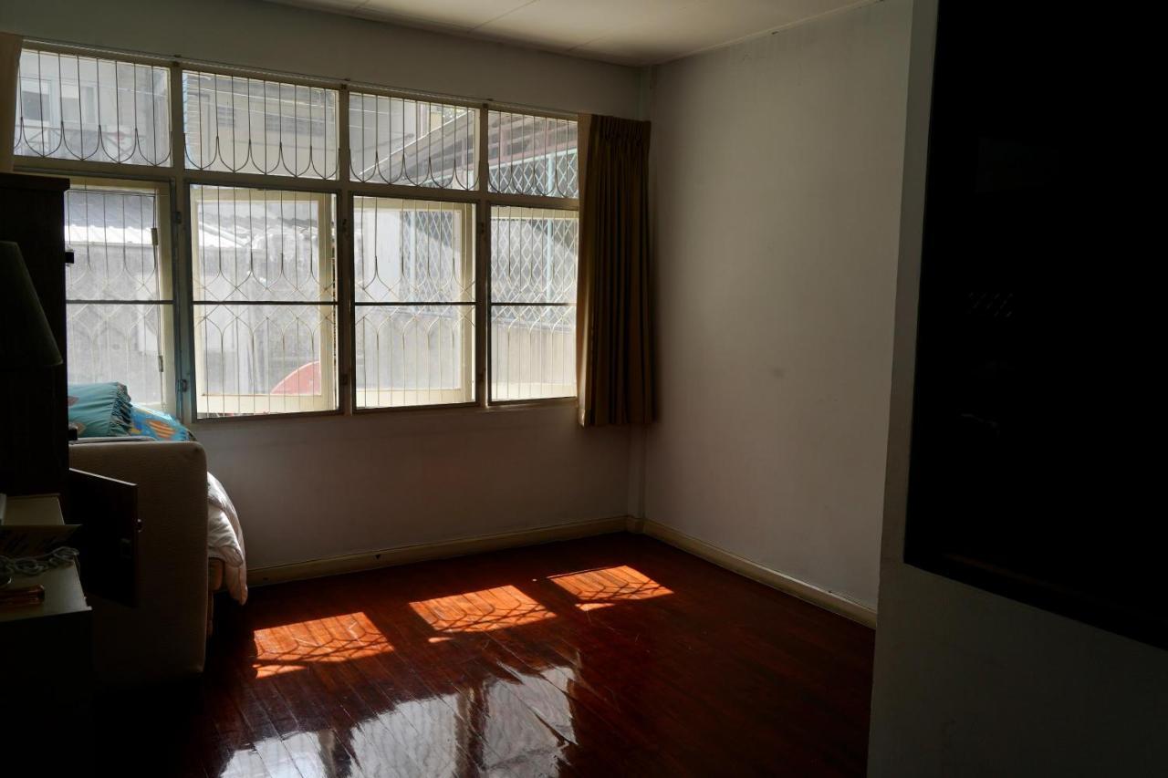 Sura Hostel Bangkok Near Mrt Phra Ram 9 Eksteriør billede