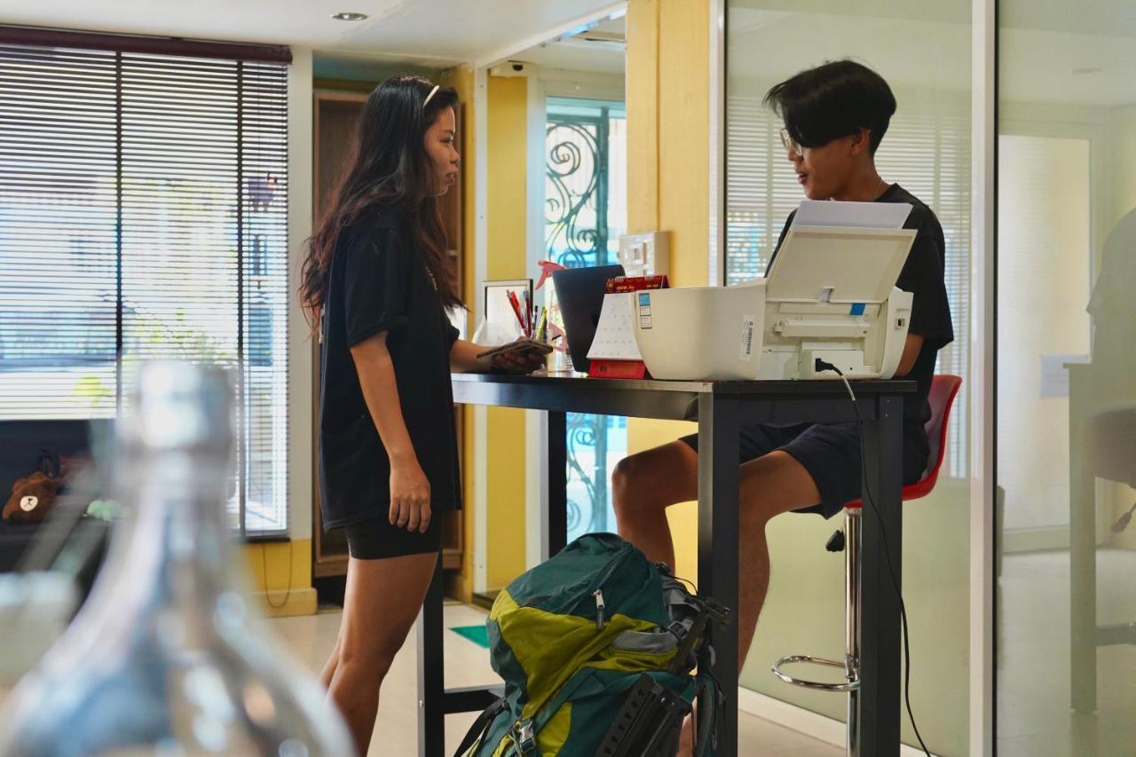 Sura Hostel Bangkok Near Mrt Phra Ram 9 Eksteriør billede