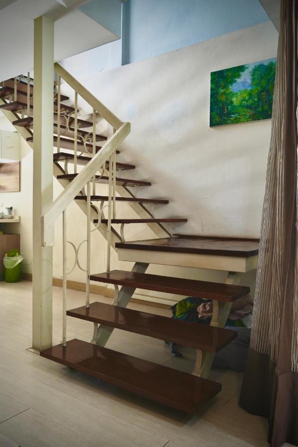 Sura Hostel Bangkok Near Mrt Phra Ram 9 Eksteriør billede