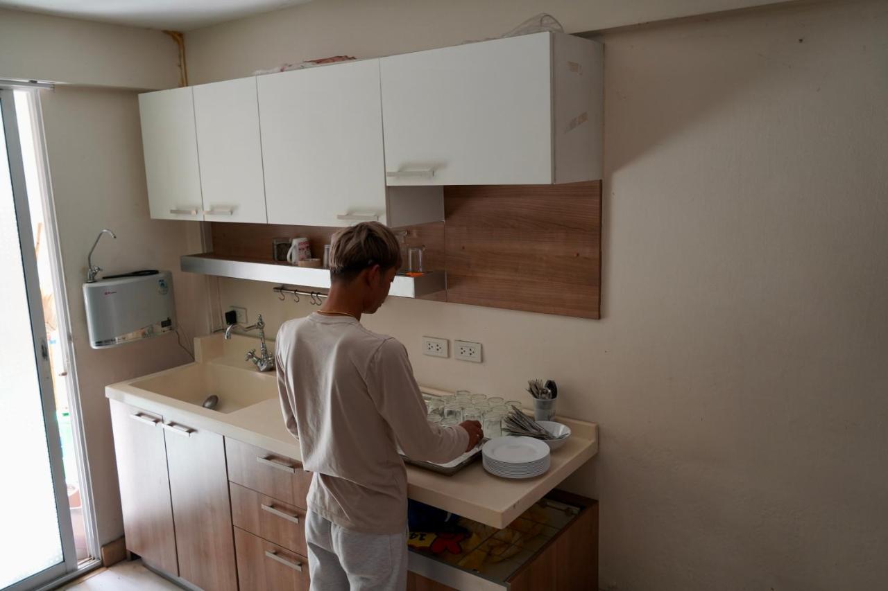 Sura Hostel Bangkok Near Mrt Phra Ram 9 Eksteriør billede