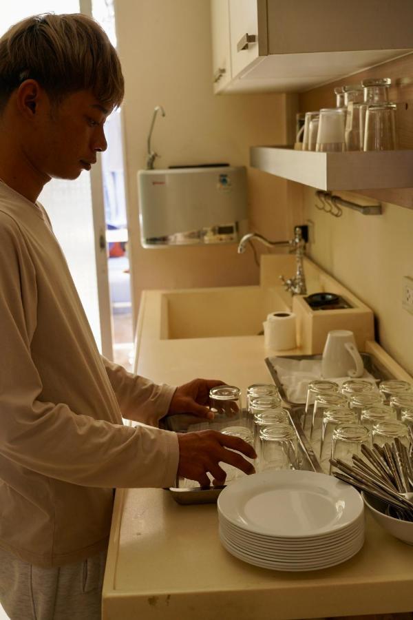 Sura Hostel Bangkok Near Mrt Phra Ram 9 Eksteriør billede