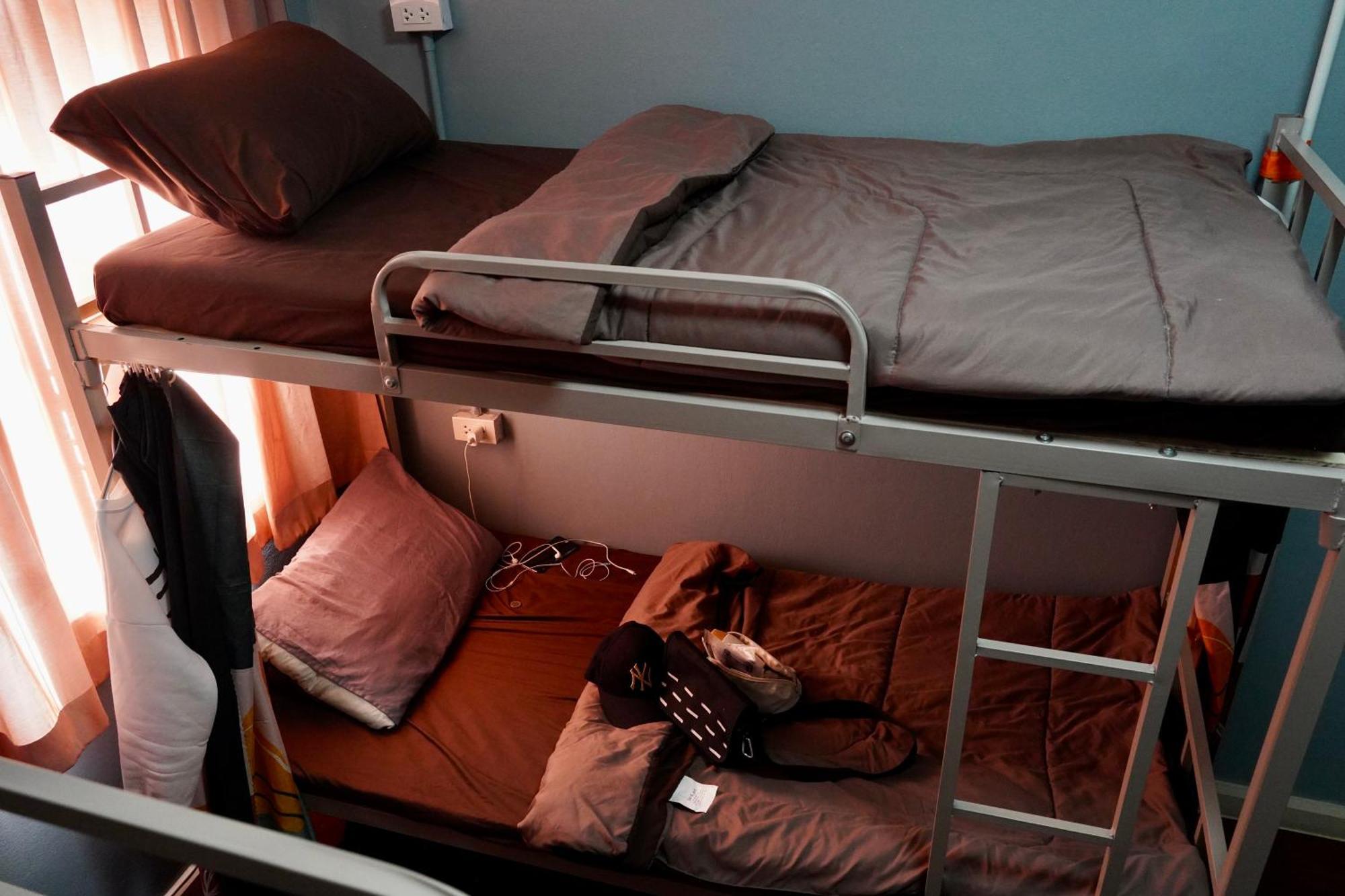 Sura Hostel Bangkok Near Mrt Phra Ram 9 Eksteriør billede