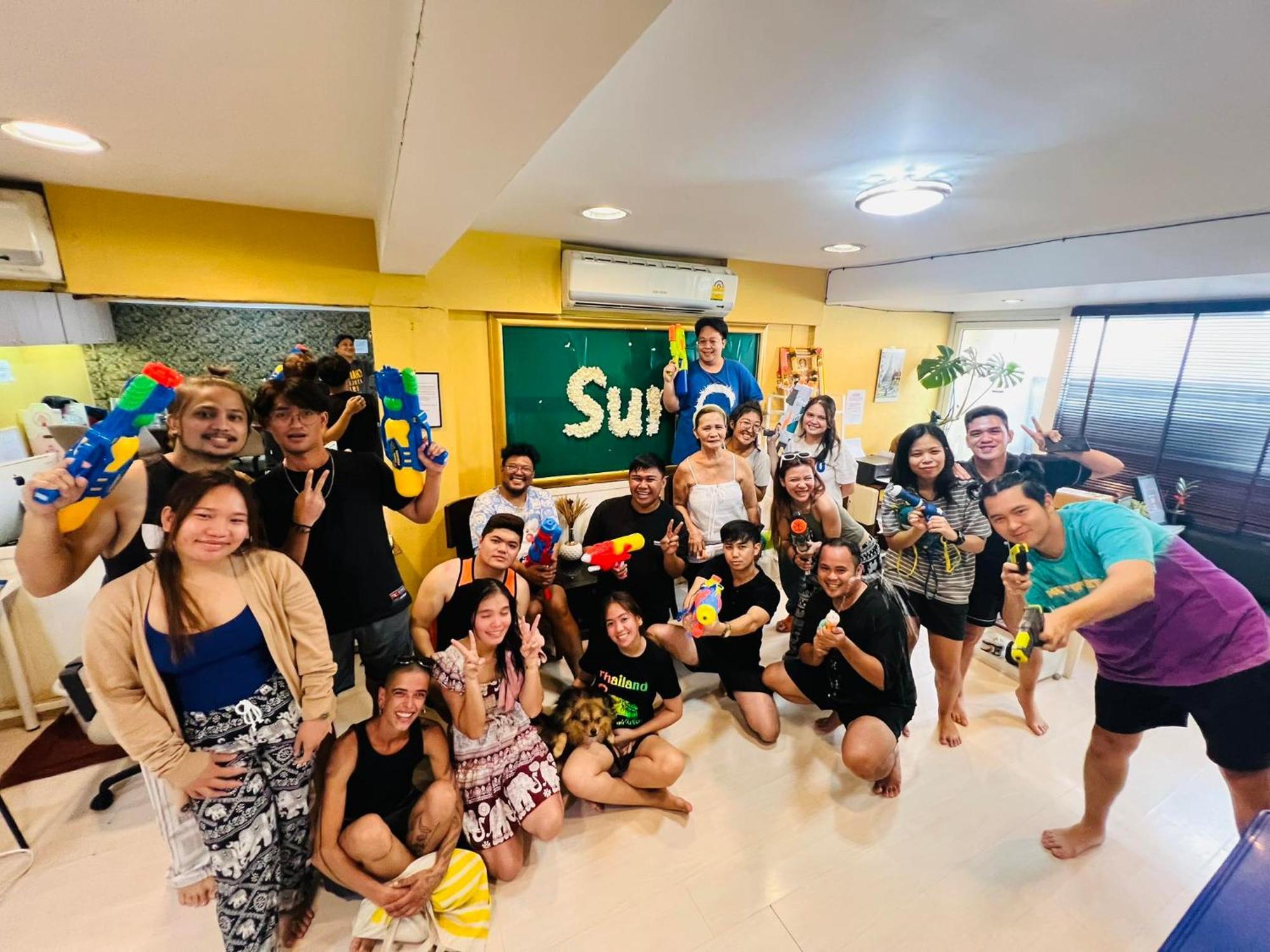 Sura Hostel Bangkok Near Mrt Phra Ram 9 Eksteriør billede