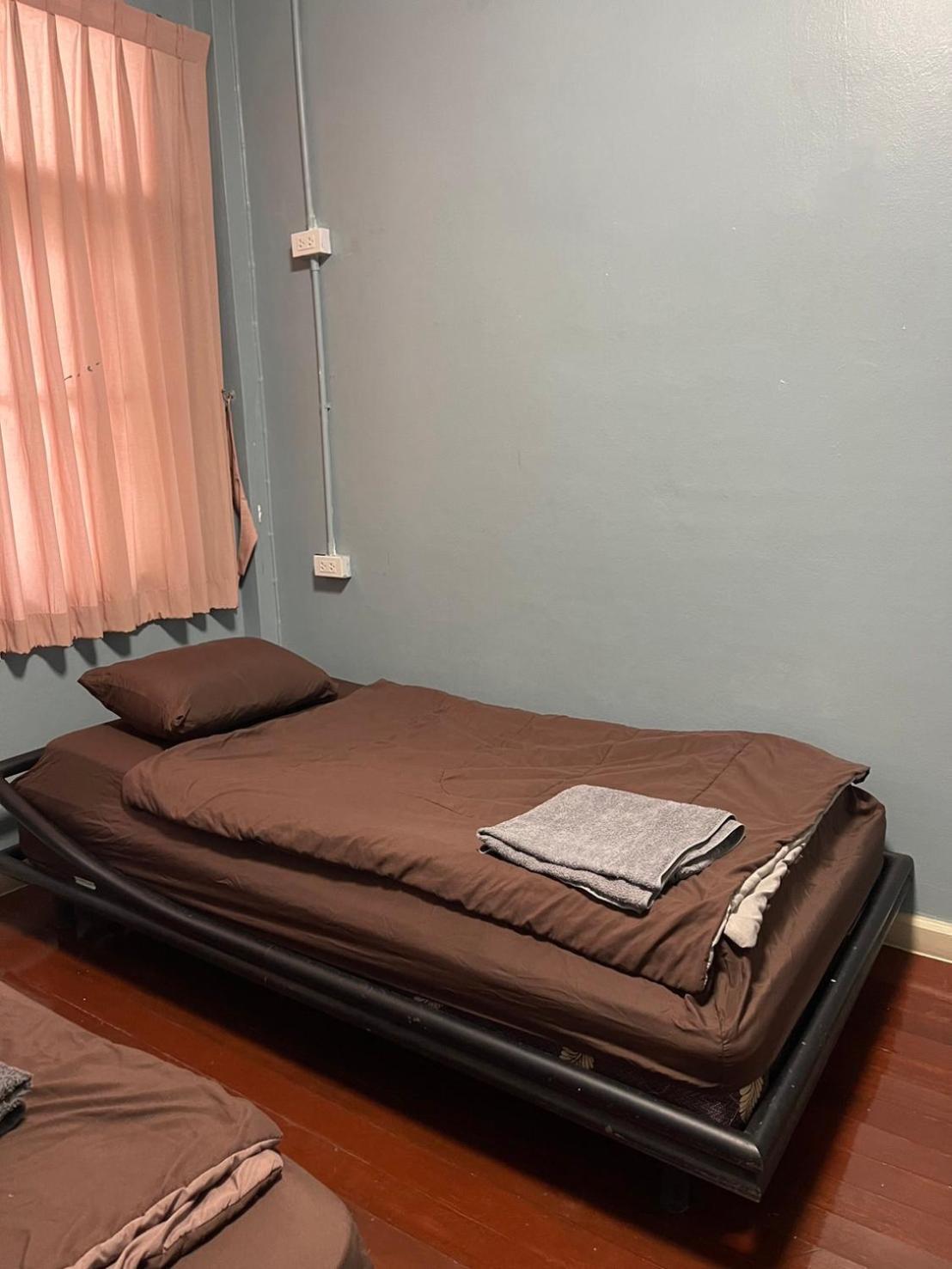 Sura Hostel Bangkok Near Mrt Phra Ram 9 Eksteriør billede