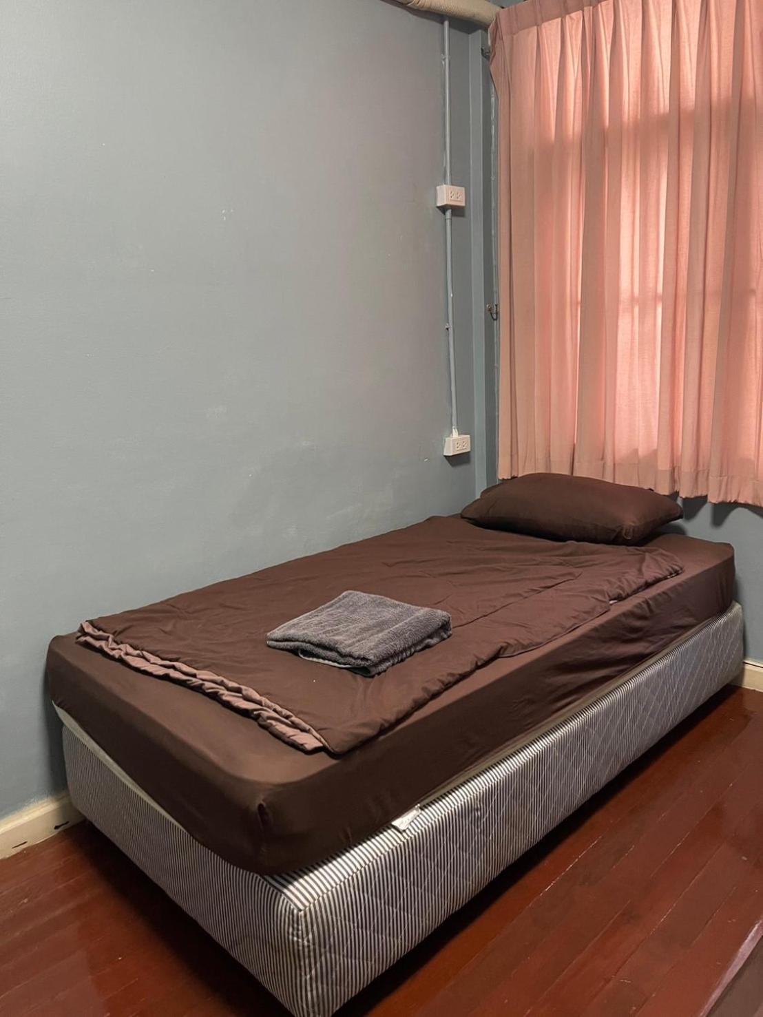 Sura Hostel Bangkok Near Mrt Phra Ram 9 Eksteriør billede